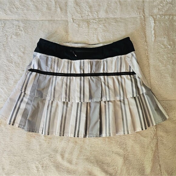 Lululemon Run: Pace Setter Skirt. Black,Grey, White. Size 8 Excellent Condition! - Picture 4 of 7